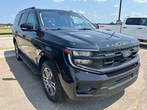 Used 2025 Ford Expedition Active AWD/4WD image 3