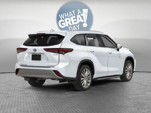 New 2026 Toyota Highlander Platinum AWD/4WD image 2