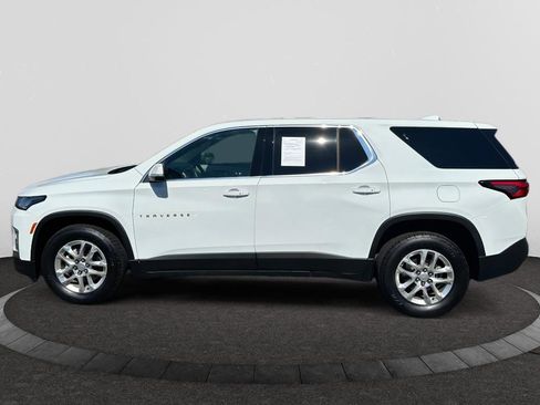 Used 2022 Chevrolet Traverse LS image 2