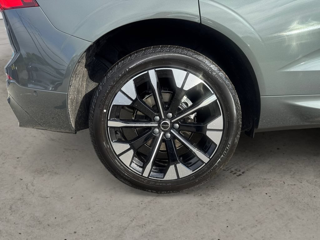 New 2027 Volvo XC60 B5 Plus AWD/4WD image 8