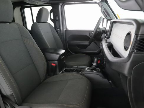 Used 2024 Jeep Gladiator Willys image 30