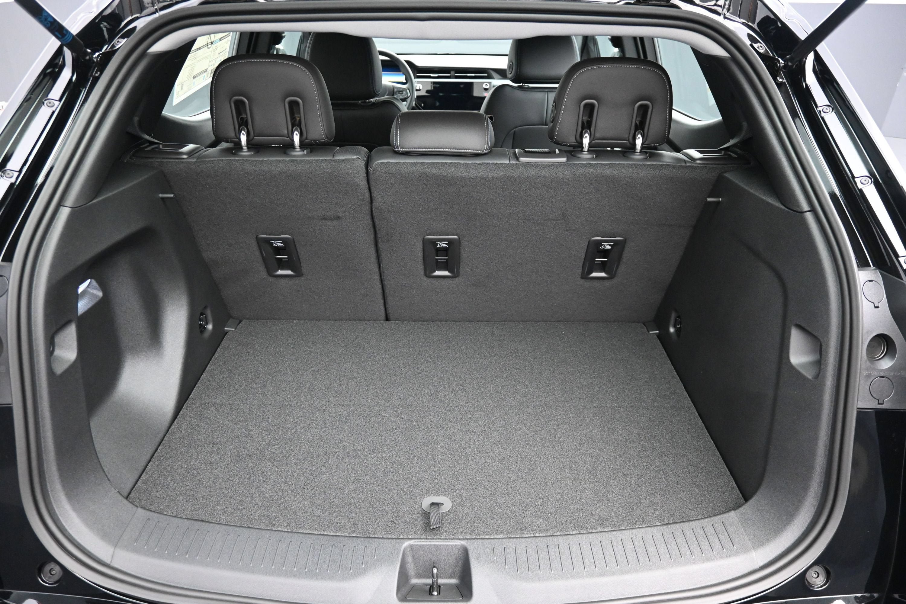 New 2027 Chevrolet Bolt LT w/ Comfort Package FWD image 27