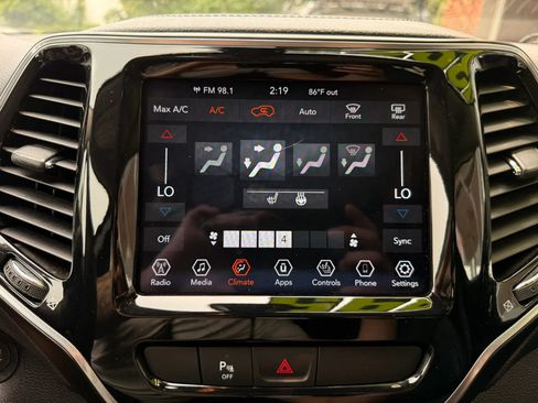 Used 2019 Jeep Cherokee Limited AWD/4WD image 18