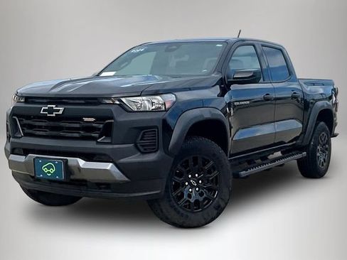 Used 2026 Chevrolet Colorado Trail Boss AWD/4WD image 3
