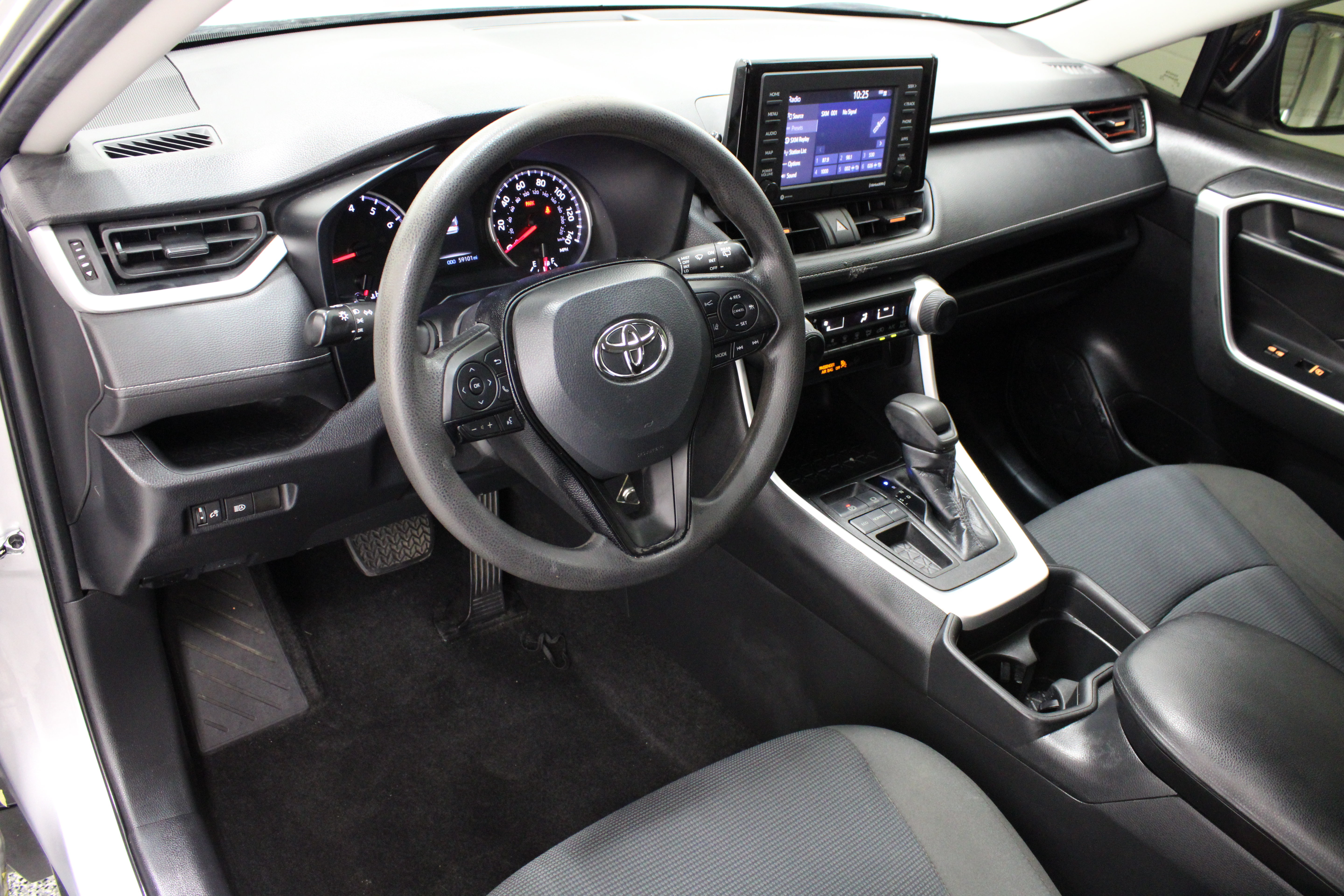 Used 2021 Toyota RAV4 LE FWD image 13