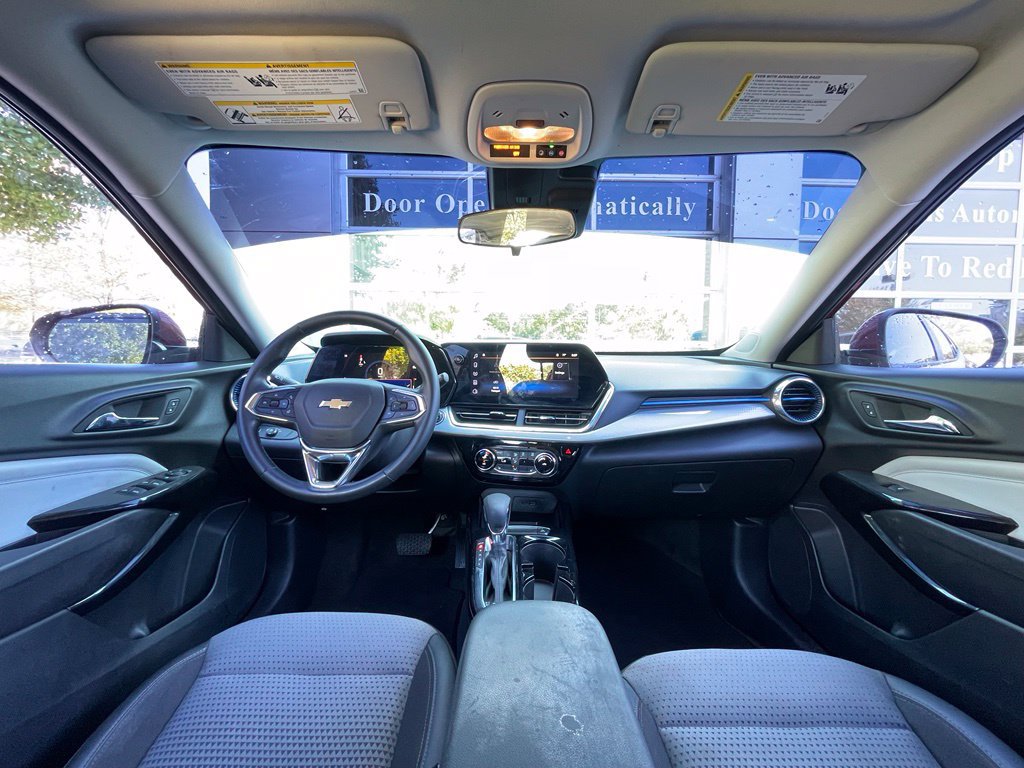 Used 2025 Chevrolet Trax LT w/ Driver Confidence Package FWD image 29