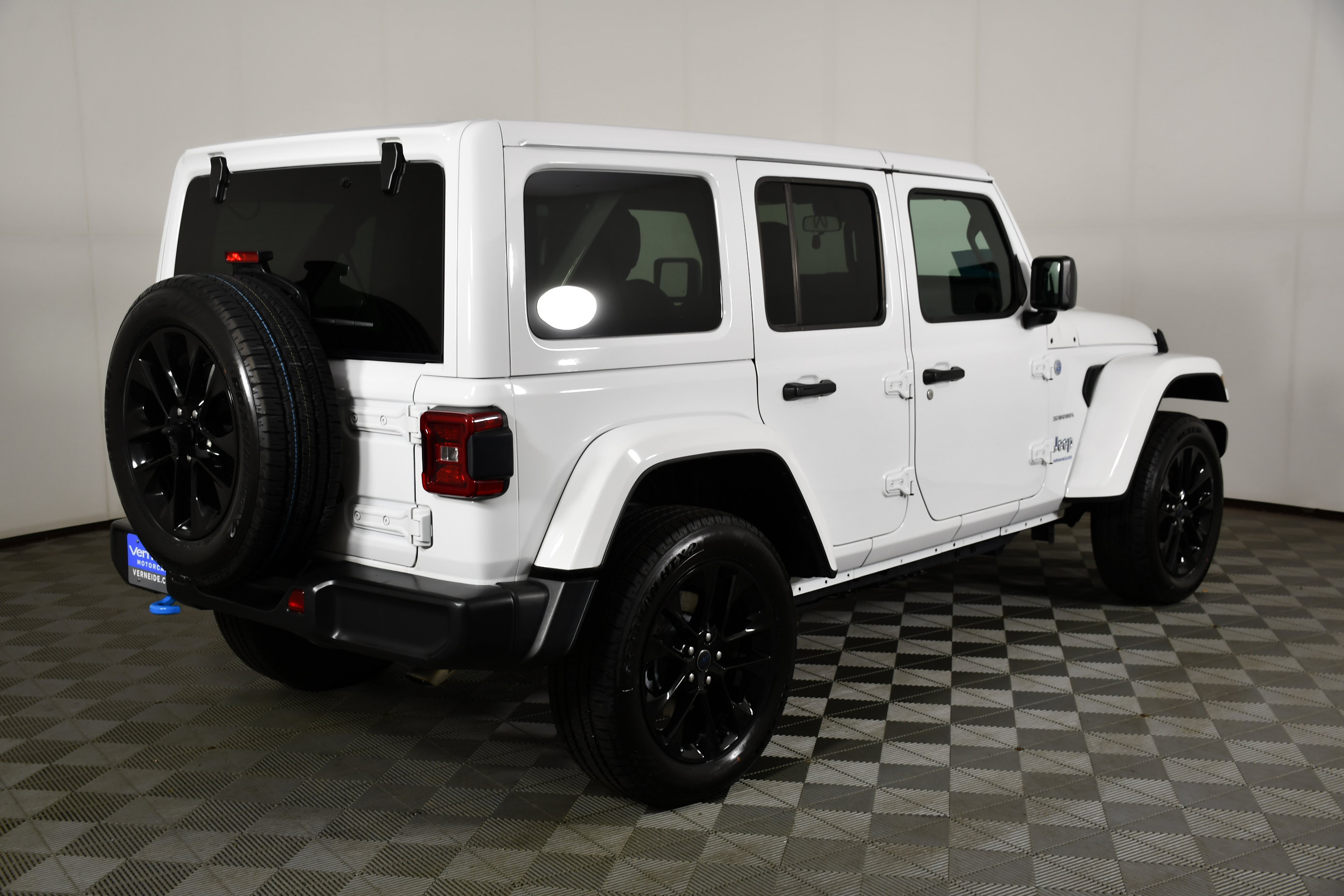 Used 2024 Jeep Wrangler Unlimited Sahara AWD/4WD image 6