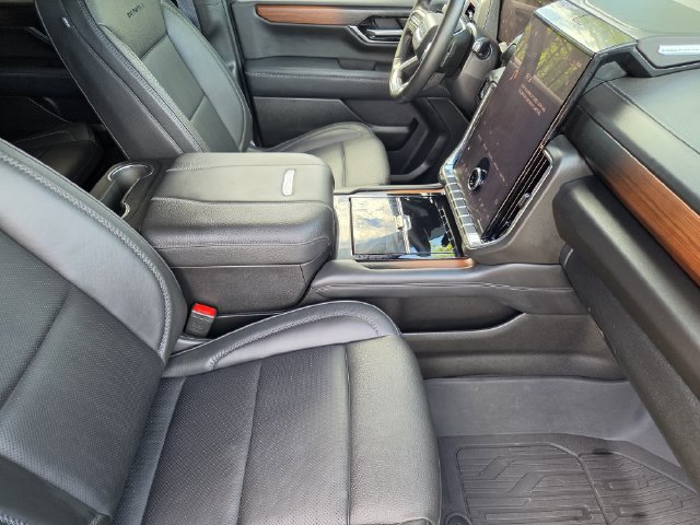 Used 2026 GMC Yukon Denali w/ LPO, Floor Liner Package AWD/4WD image 13