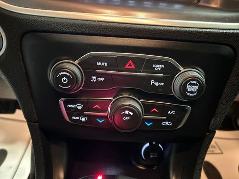 Used 2022 Dodge Charger SXT w/ Driver Convenience Group image 19