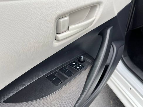 Used 2025 Toyota Corolla LE FWD image 18