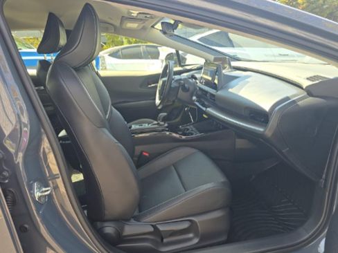 Used 2023 Toyota Prius XLE FWD image 6