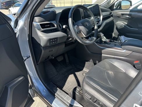 Used 2021 Toyota Highlander Platinum image 7
