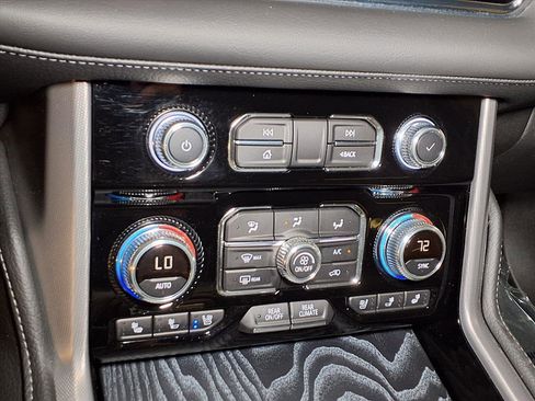 Used 2022 GMC Yukon Denali image 5