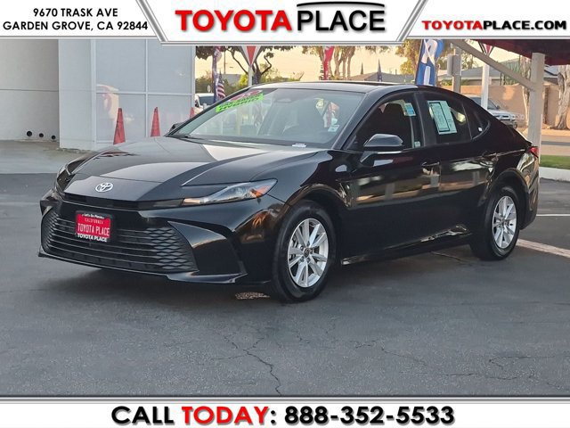Used 2025 Toyota Camry LE FWD image 1