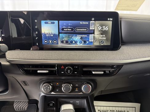 Used 2025 Nissan Kicks SV w/ Illumination Package FWD image 9