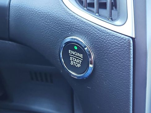 Used 2024 Ford Edge SEL image 16