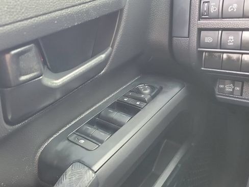Certified 2024 Toyota Tacoma SR AWD/4WD image 22