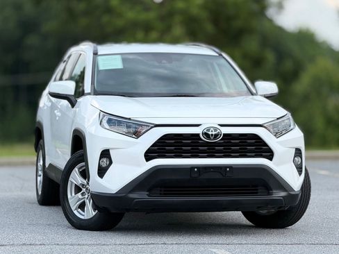 Used 2020 Toyota RAV4 XLE FWD image 4