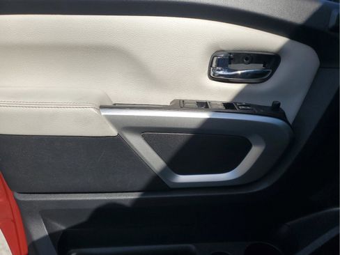 Used 2020 Nissan Titan SL w/ Moonroof Package image 14