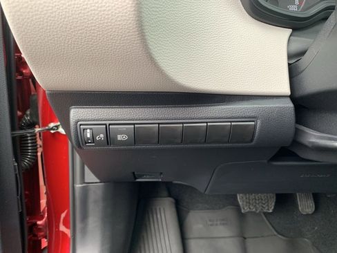 Used 2025 Toyota Corolla LE image 28