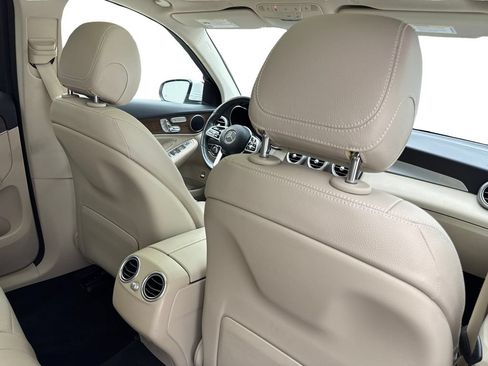 Used 2021 Mercedes-Benz GLC 300 4MATIC image 40
