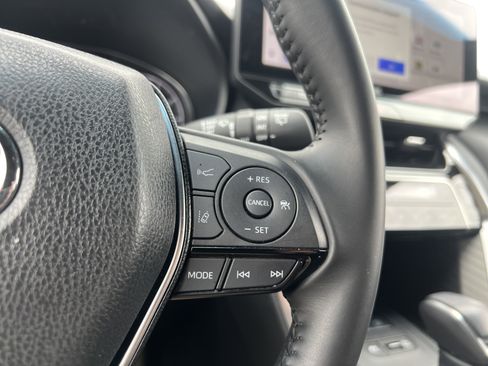 Certified 2024 Toyota Venza XLE image 33