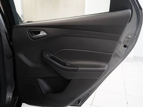 Used 2016 Ford Focus SE w/ SE Cold Weather Package image 25