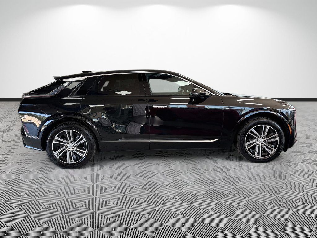 Used 2024 Cadillac Lyriq Luxury AWD/4WD image 16