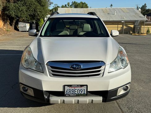 Used 2011 Subaru Outback 2.5i Limited AWD/4WD image 11