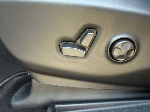 New 2026 Chrysler Pacifica Limited image 28