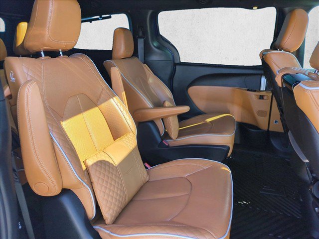 Used 2021 Chrysler Pacifica Pinnacle FWD image 24