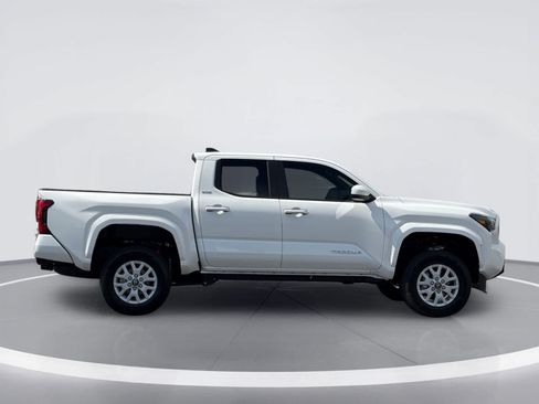 Used 2025 Toyota Tacoma SR5 AWD/4WD image 7