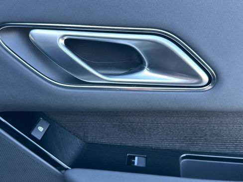 Certified 2025 Land Rover Range Rover Velar Dynamic SE image 19