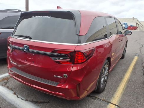 Certified 2025 Honda Odyssey Touring image 4