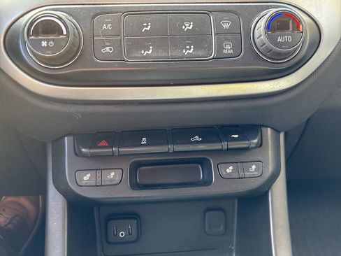 Used 2022 Chevrolet Colorado LT w/ Luxury Package image 16