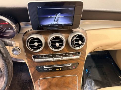 Used 2019 Mercedes-Benz GLC 300 4MATIC image 27