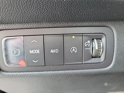 Used 2025 Chevrolet Traverse RS image 25