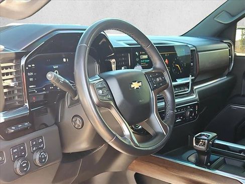 Used 2022 Chevrolet Silverado 1500 High Country w/ High Country Premium Package AWD/4WD image 10