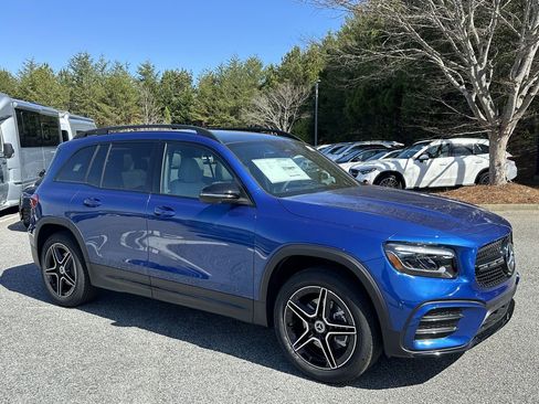 New 2026 Mercedes-Benz GLB 250 image 2