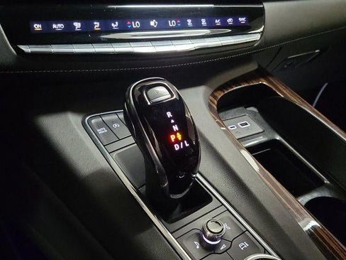 Used 2023 Cadillac Escalade Luxury RWD image 28