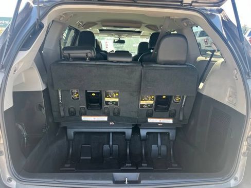 Used 2017 Toyota Sienna SE Premium FWD image 35