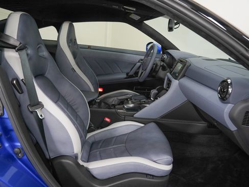 Used 2020 Nissan GT-R Premium AWD/4WD image 29