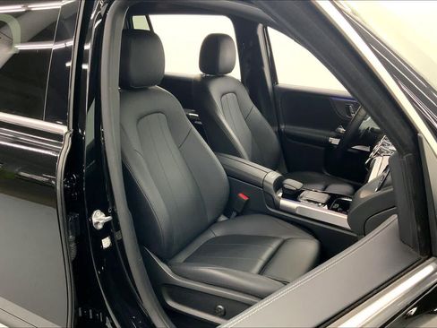 Certified 2022 Mercedes-Benz GLB 250 image 11