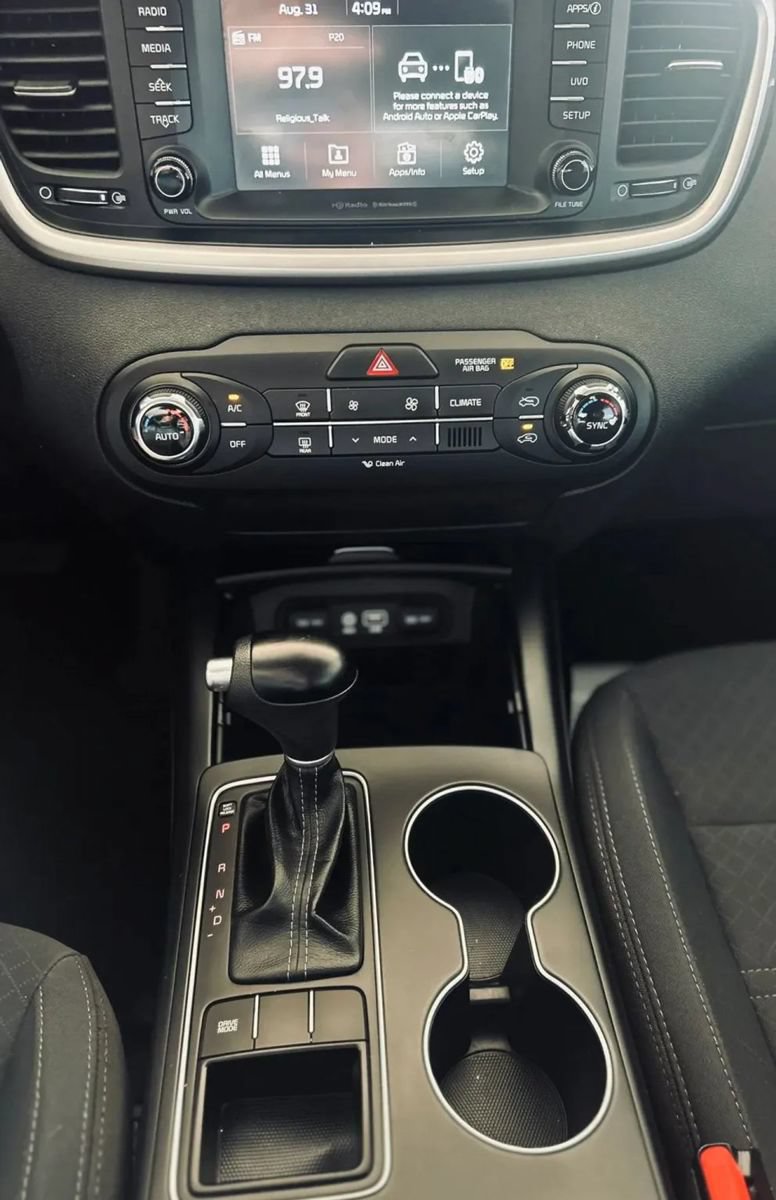 Used 2018 Kia Sorento FWD image 13