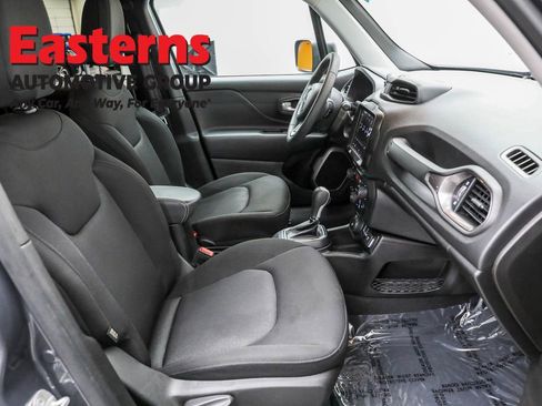 Used 2023 Jeep Renegade Latitude image 23