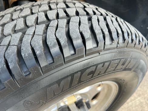 Used 2004 GMC Sierra 2500 SLT w/ Skid Plate Package image 84