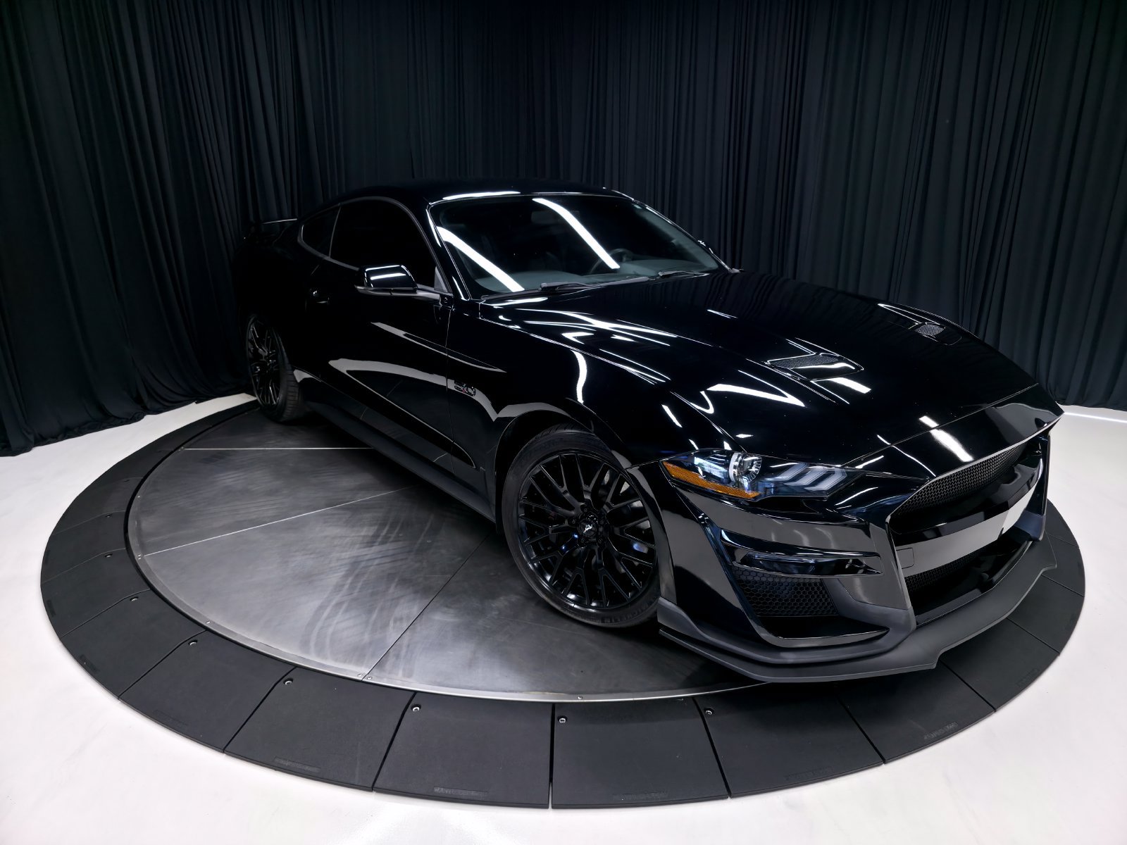 Used 2018 Ford Mustang GT Premium w/ GT Performance Package RWD image 16