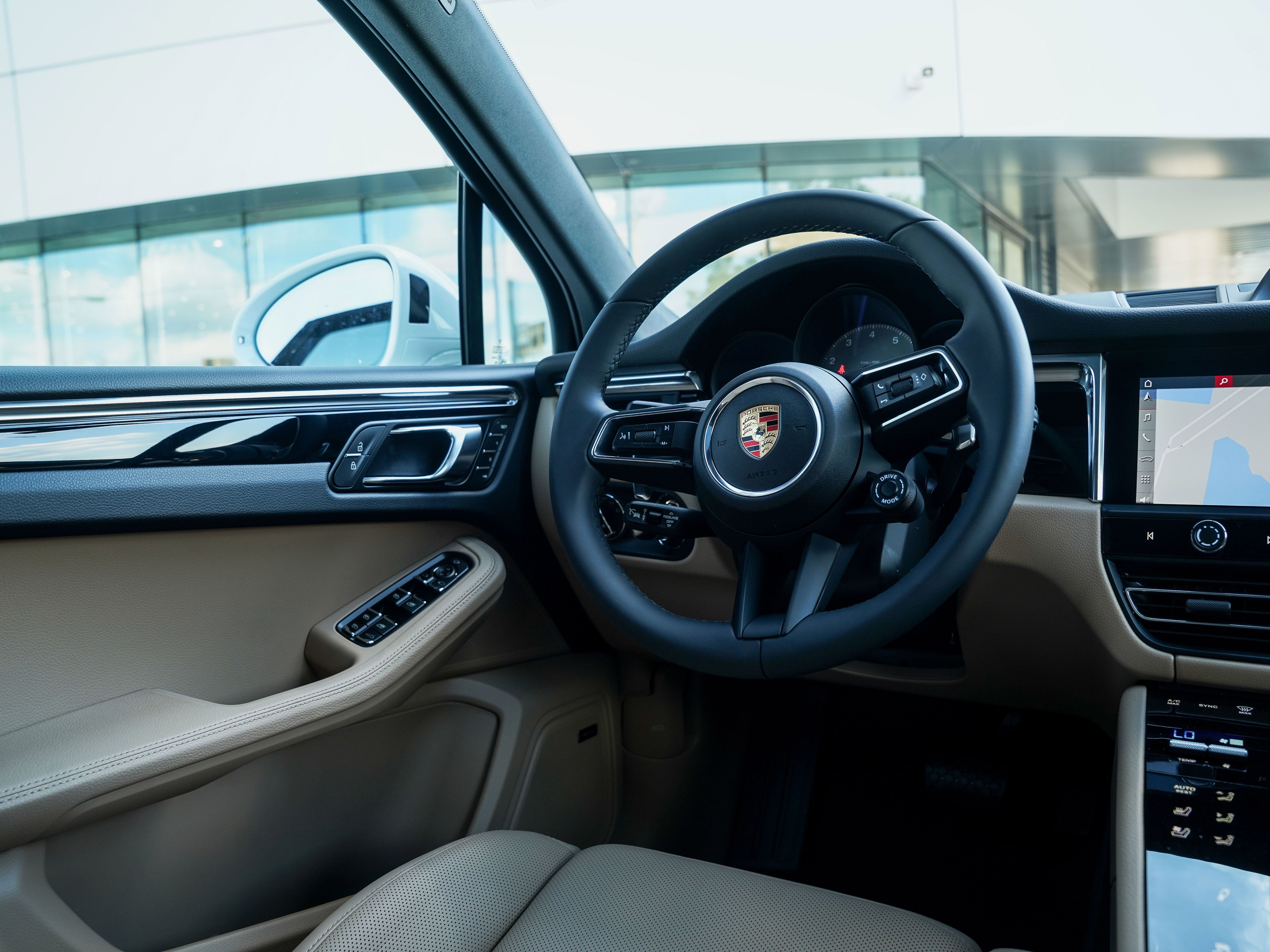 Certified 2026 Porsche Macan S AWD/4WD image 25