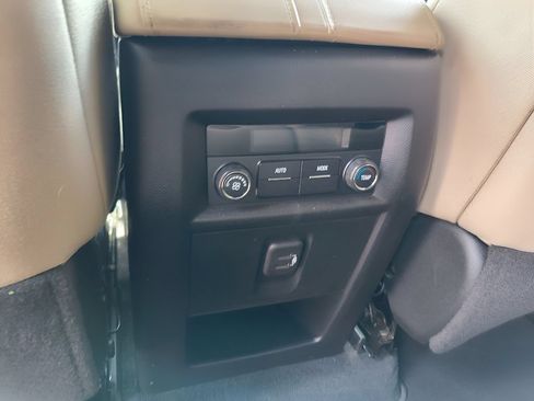 Used 2022 Chevrolet Traverse LS AWD/4WD image 21