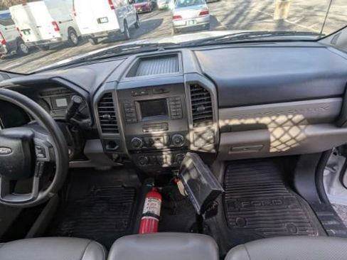 Used 2017 Ford F550 2WD Regular Cab Super Duty image 18